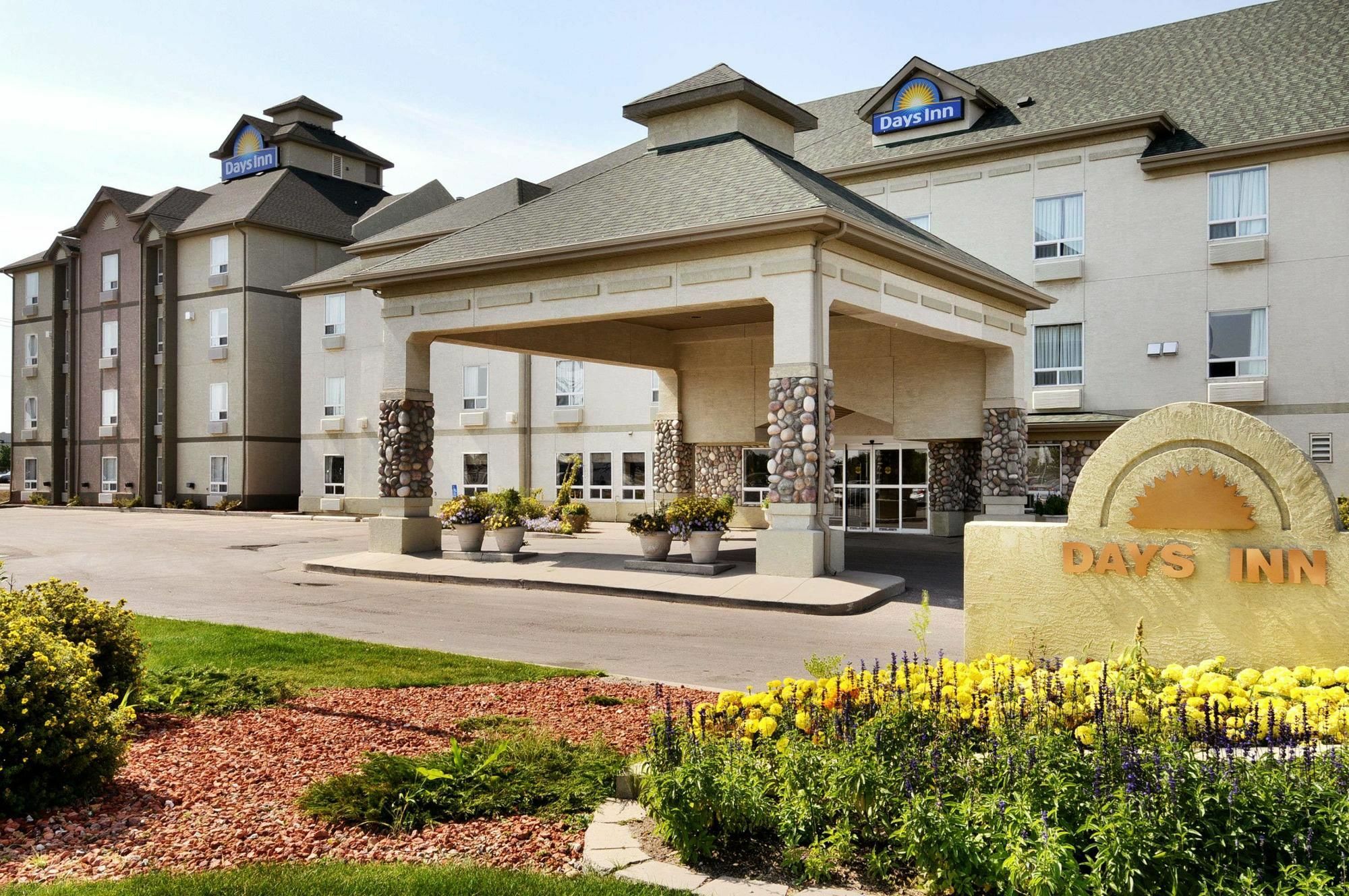 Days Inn By Wyndham Реджайна Екстер'єр фото
